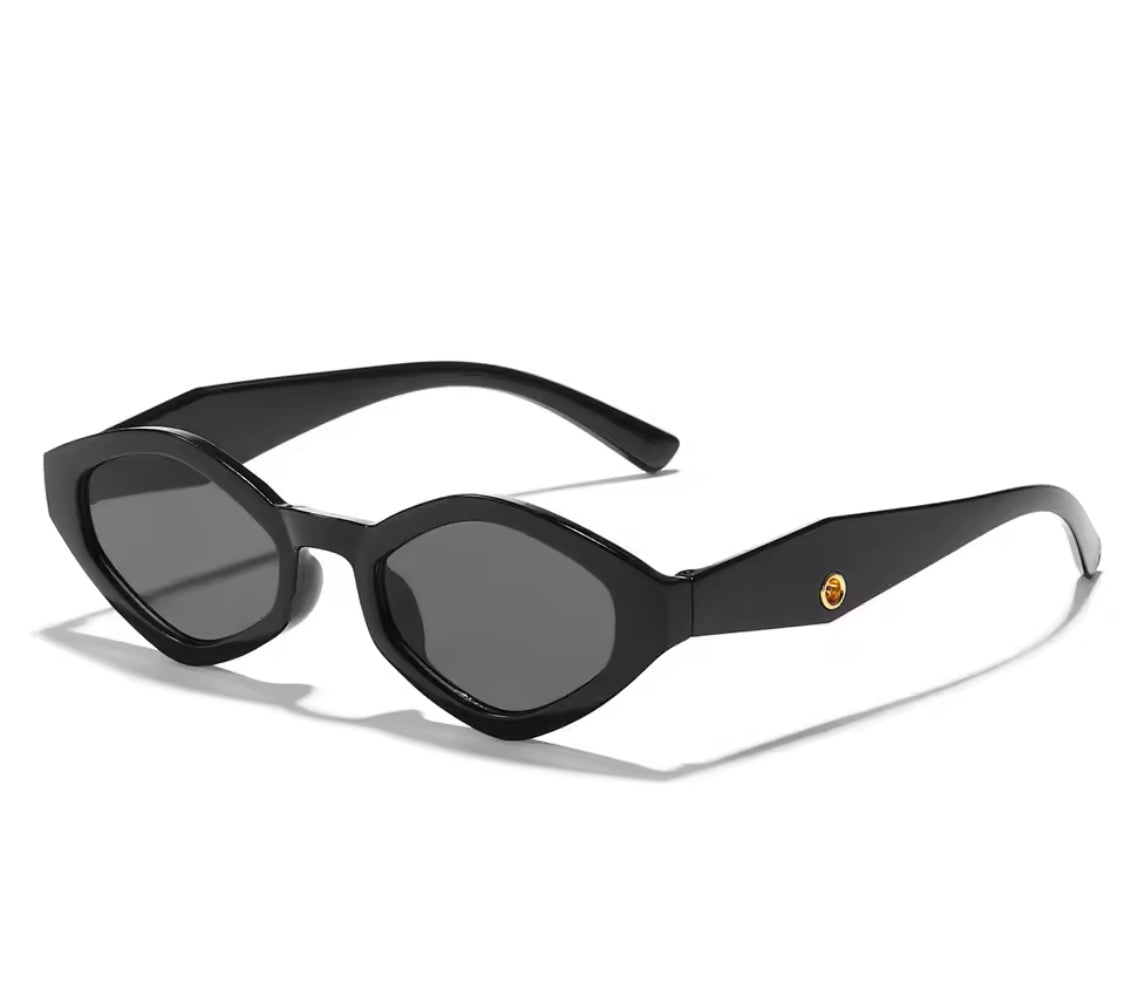 Chic Black Cat Eye Sunglasses – UV400 Sun Protection