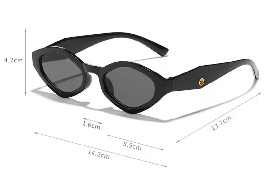 Chic Black Cat Eye Sunglasses – UV400 Sun Protection